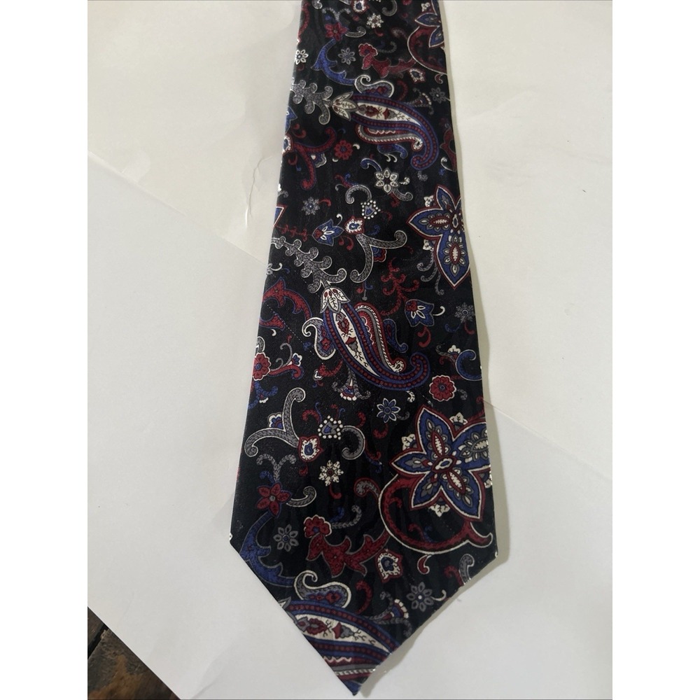 Two Towne Square Men's Neck